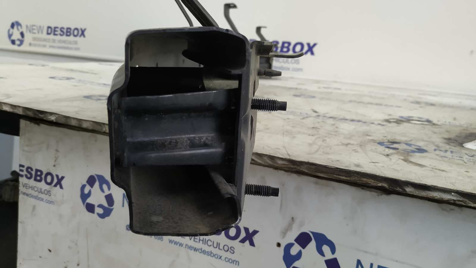 Recambio de REFUERZO PARAGOLPES DELANTERO para HYUNDAI COUPE (GK) 2.7 FX Full G6BAG referencia OEM IAM    - BLANCO 5