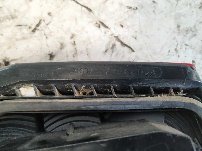 Recambio de PILOTO TRASERO DERECHO para VOLKSWAGEN POLO (867/871/873) Básico / C Berlina GL referencia OEM IAM 871945112A   - VERDE 3