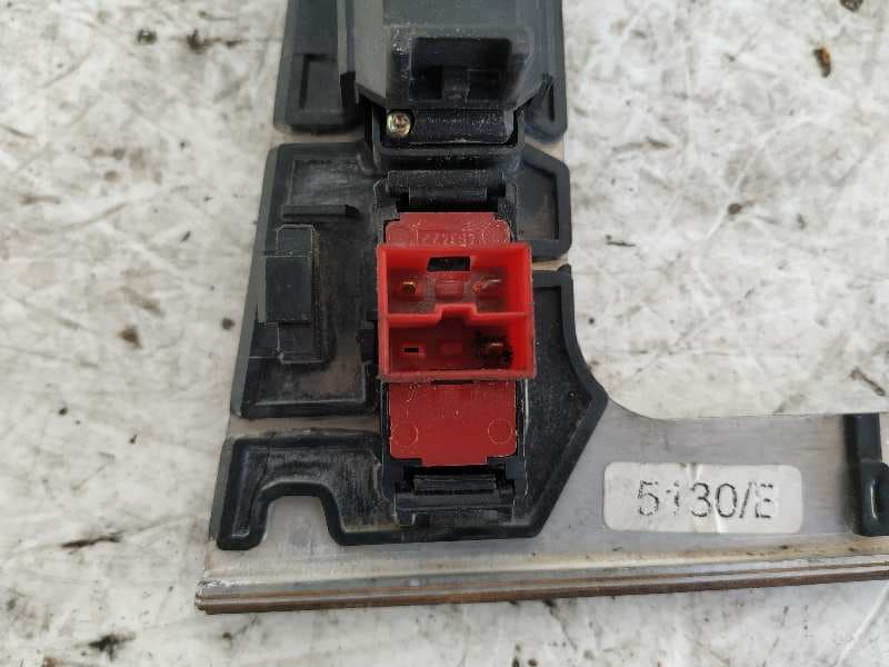 Recambio de MANDO ELEVALUNAS DELANTERO IZQUIERDO para MERCEDES-BENZ CLASE E (W210) BERLINA DIESEL 3.0 Turbodiesel CAT 606962 referencia OEM IAM    - NEGRO 2