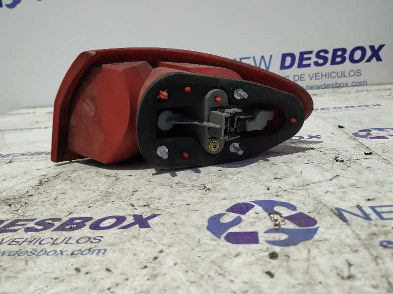 Recambio de PILOTO TRASERO IZQUIERDO para ALFA ROMEO 147 (190) 1.9 JTD Distinctive 937A2000 referencia OEM IAM 0046556346   - VERDE 4
