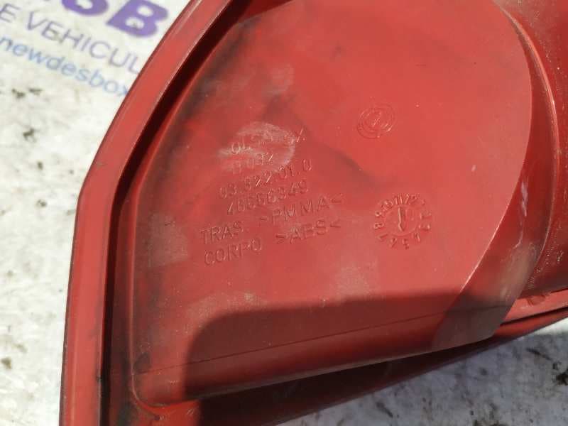 Recambio de PILOTO TRASERO IZQUIERDO para ALFA ROMEO 147 (190) 1.9 JTD Distinctive 937A2000 referencia OEM IAM 0046556346   - VERDE 2