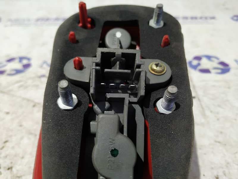 Recambio de PILOTO TRASERO DERECHO para ALFA ROMEO 147 (190) 1.6 16V CAT referencia OEM IAM 46556347   - PLATA 2