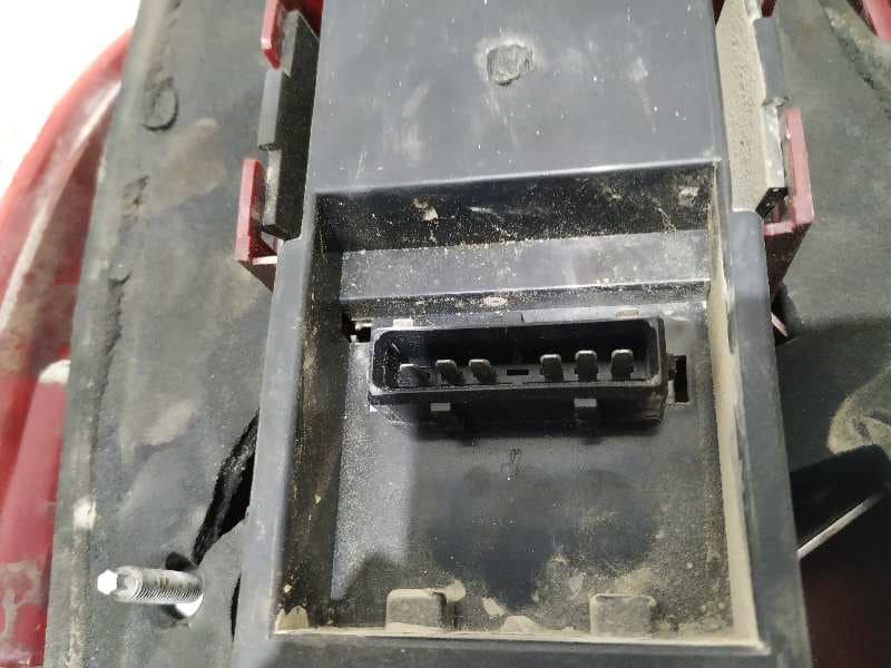 Recambio de PILOTO TRASERO DERECHO para FORD MONDEO BERLINA (GD) 1.8 Turbodiesel CAT RFN referencia OEM IAM 93BG13N004   - PLATA 4