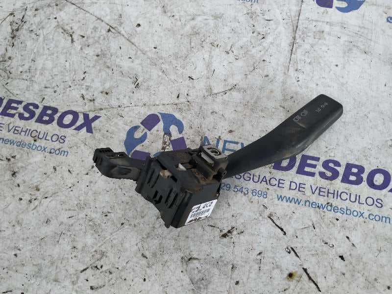 Recambio de MANDO INTERMITENTES para VOLKSWAGEN CADDY KA/KB (2K) 1.9 TDI BLS referencia OEM IAM 01103500   - BLANCO