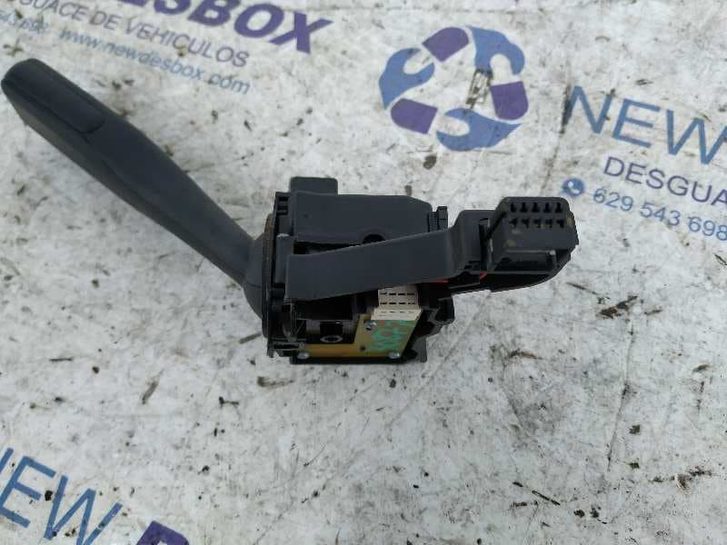 Recambio de MANDO INTERMITENTES para VOLKSWAGEN CADDY KA/KB (2K) 1.9 TDI BLS referencia OEM IAM 01103500   - BLANCO 3