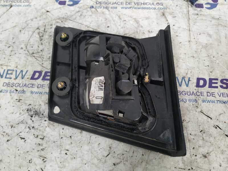 Recambio de PILOTO PORTON DERECHO para NISSAN PRIMERA BERL./FAMILIAR (P10/W10) 1.6 16V CAT GA16DS referencia OEM IAM 23180204   - PLATA 2