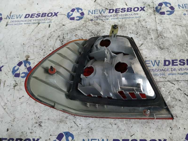 Recambio de PILOTO TRASERO DERECHO para BMW SERIE 3 BERLINA (E46) 2.0 16V Diesel CAT M47204D1 referencia OEM IAM 230012ZB   - PLATA 3
