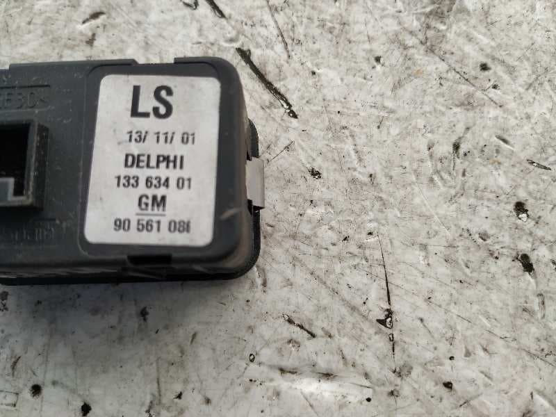 Recambio de MANDO ELEVALUNAS DELANTERO IZQUIERDO para OPEL ASTRA G BERLINA 1.8 16V Z18XE referencia OEM IAM 13363401   - BLANCO 4