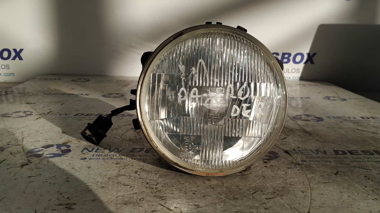 Recambio de FARO DERECHO para MITSUBISHI MONTERO (L040) referencia OEM IAM 028457