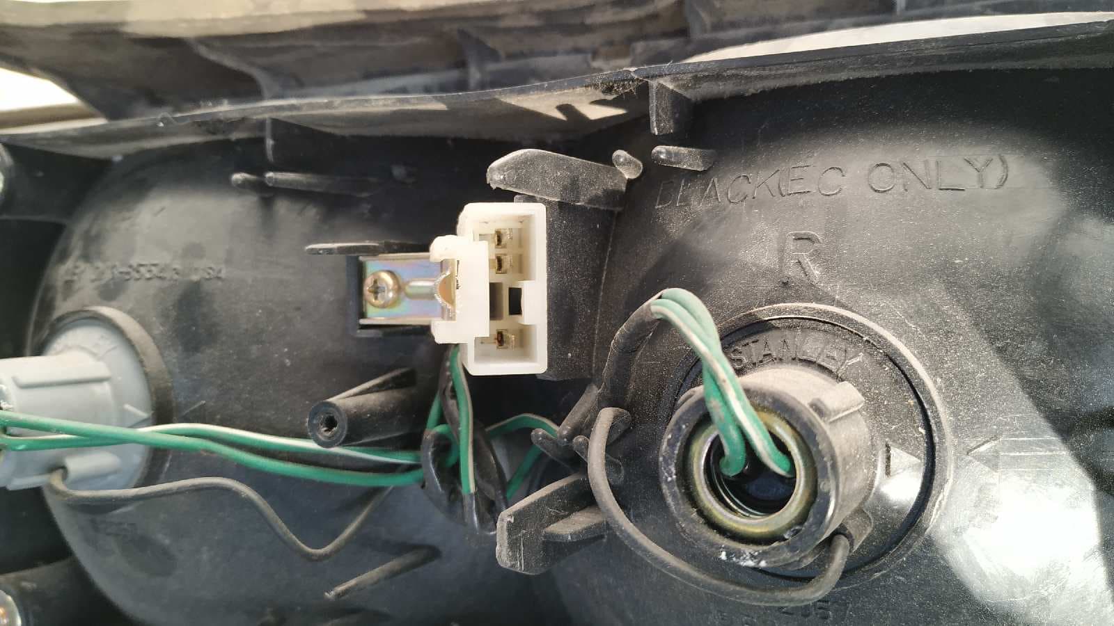 Recambio de PILOTO TRASERO DERECHO para MITSUBISHI ECLIPSE (D20) referencia OEM IAM 0438554 7