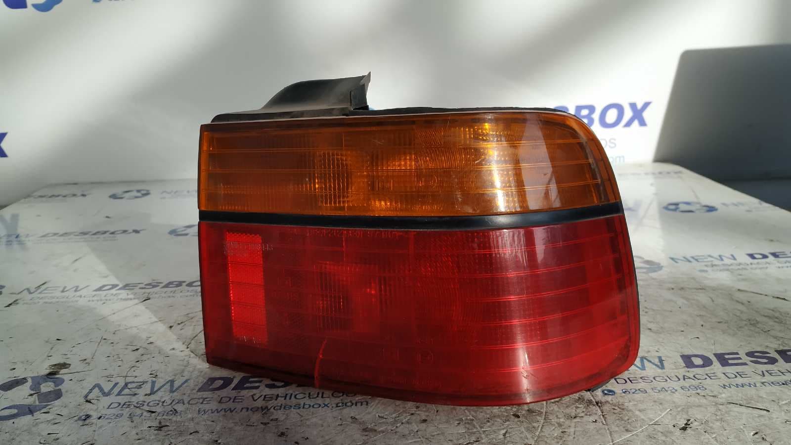 Recambio de PILOTO TRASERO DERECHO para HONDA ACCORD (CB/CC) referencia OEM IAM RR8443