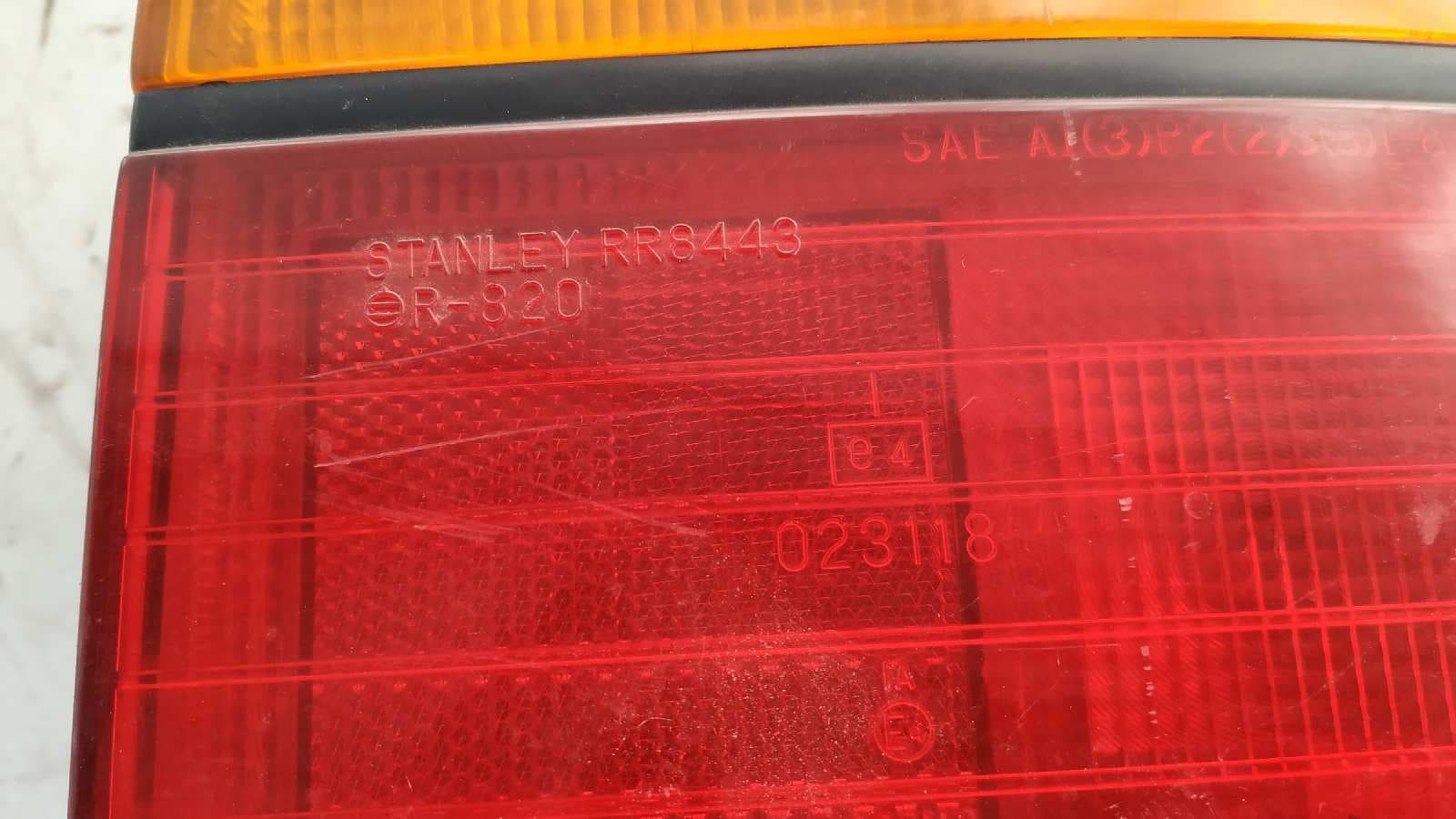 Recambio de PILOTO TRASERO DERECHO para HONDA ACCORD (CB/CC) referencia OEM IAM RR8443 2