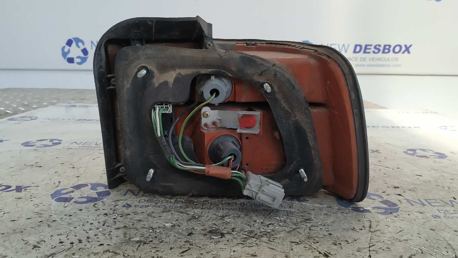 Recambio de PILOTO TRASERO IZQUIERDO para HONDA ACCORD (CB/CC) referencia OEM IAM RR8443 2