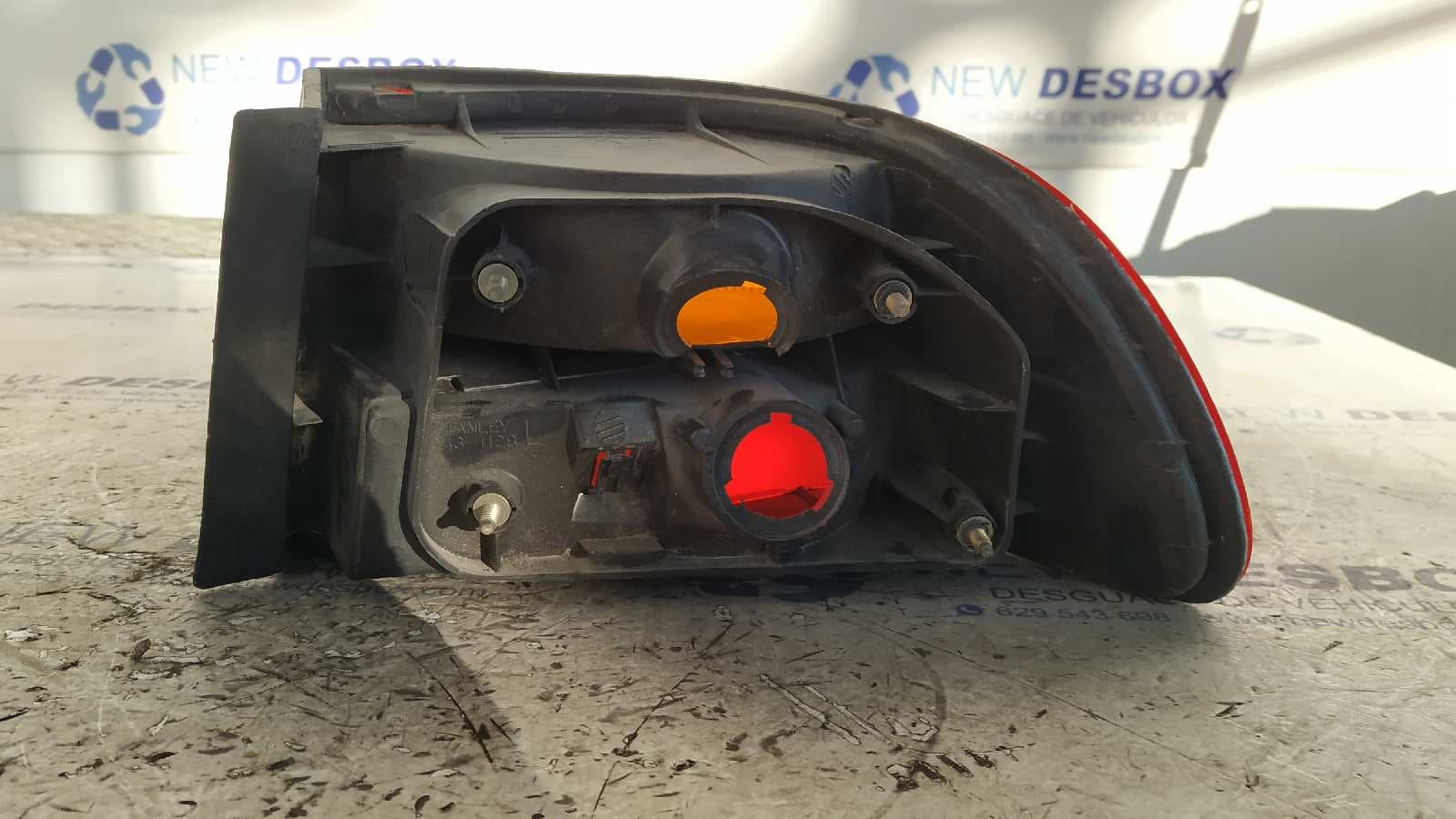 Recambio de PILOTO TRASERO IZQUIERDO para HONDA CIVIC BERLINA (EG/EH) referencia OEM IAM 0431128L 6