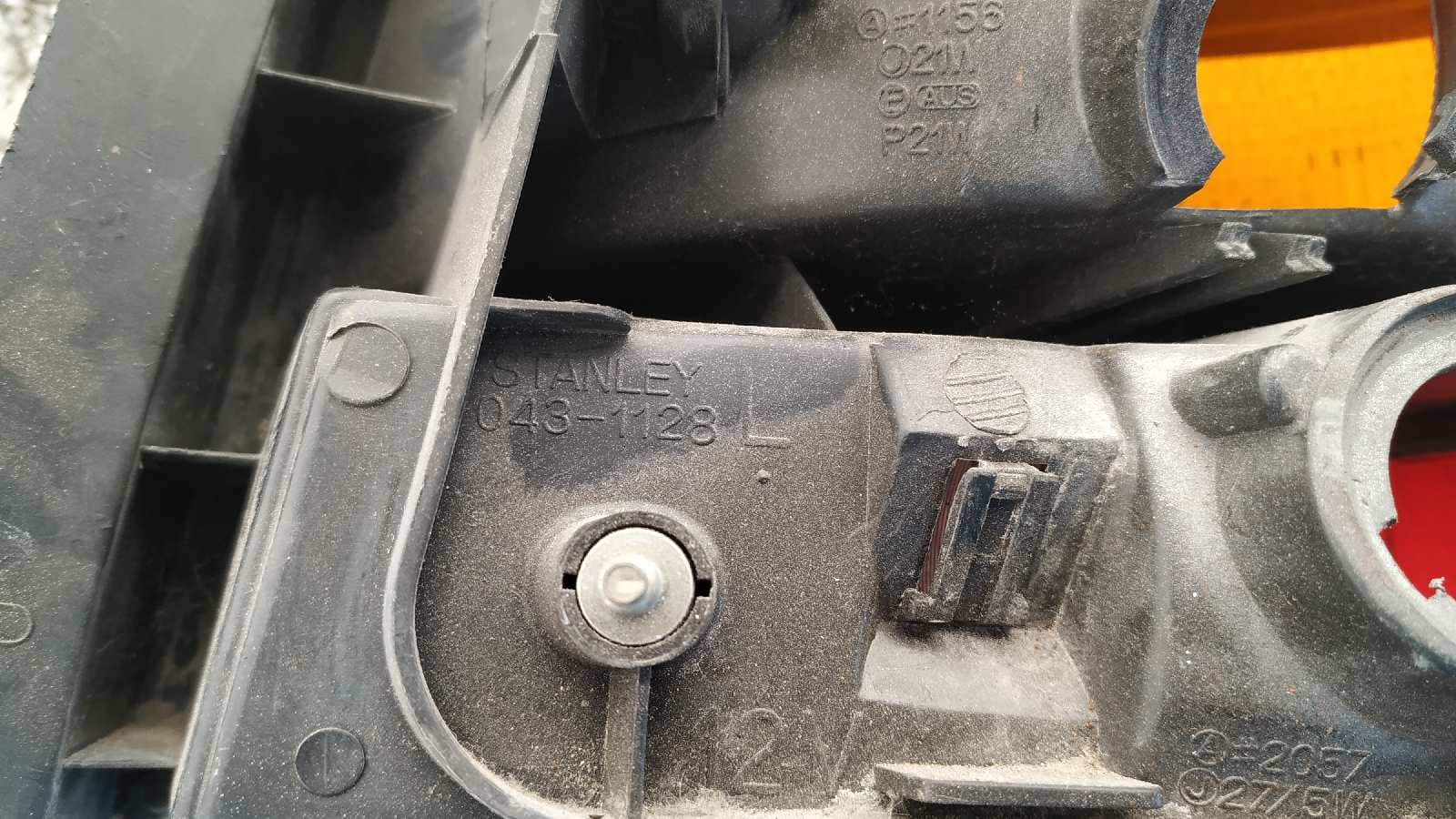 Recambio de PILOTO TRASERO IZQUIERDO para HONDA CIVIC BERLINA (EG/EH) referencia OEM IAM 0431128L 4