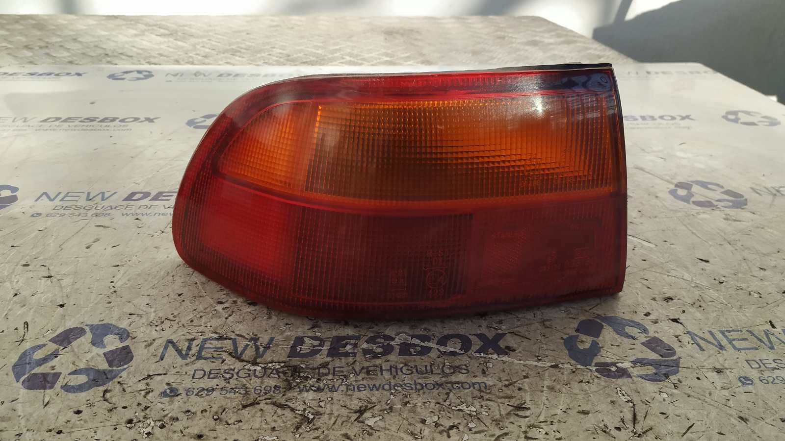 Recambio de PILOTO TRASERO IZQUIERDO para HONDA CIVIC BERLINA (EG/EH) referencia OEM IAM 0431128L