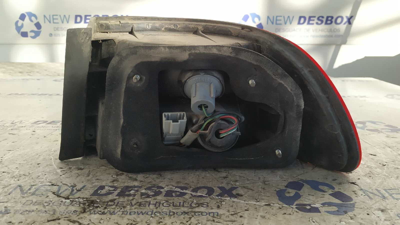 Recambio de PILOTO TRASERO IZQUIERDO para HONDA CIVIC BERLINA (EG/EH) referencia OEM IAM 0431128L 6