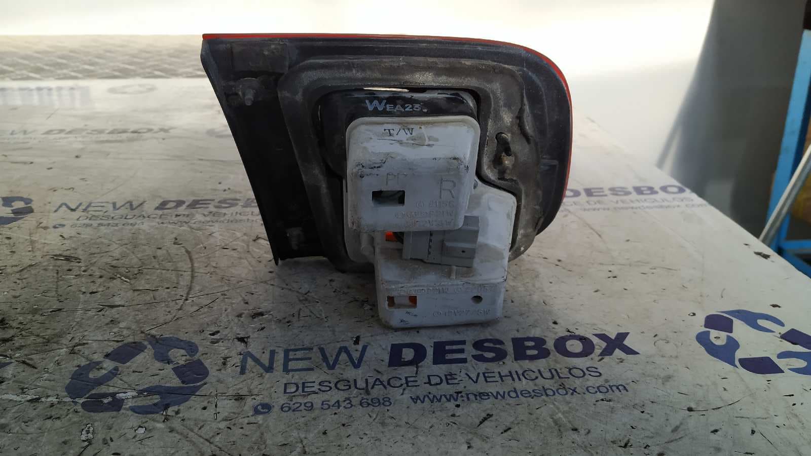 Recambio de PILOTO PORTON DERECHO para HONDA CIVIC BERLINA (EG/EH) referencia OEM IAM 0431132 2