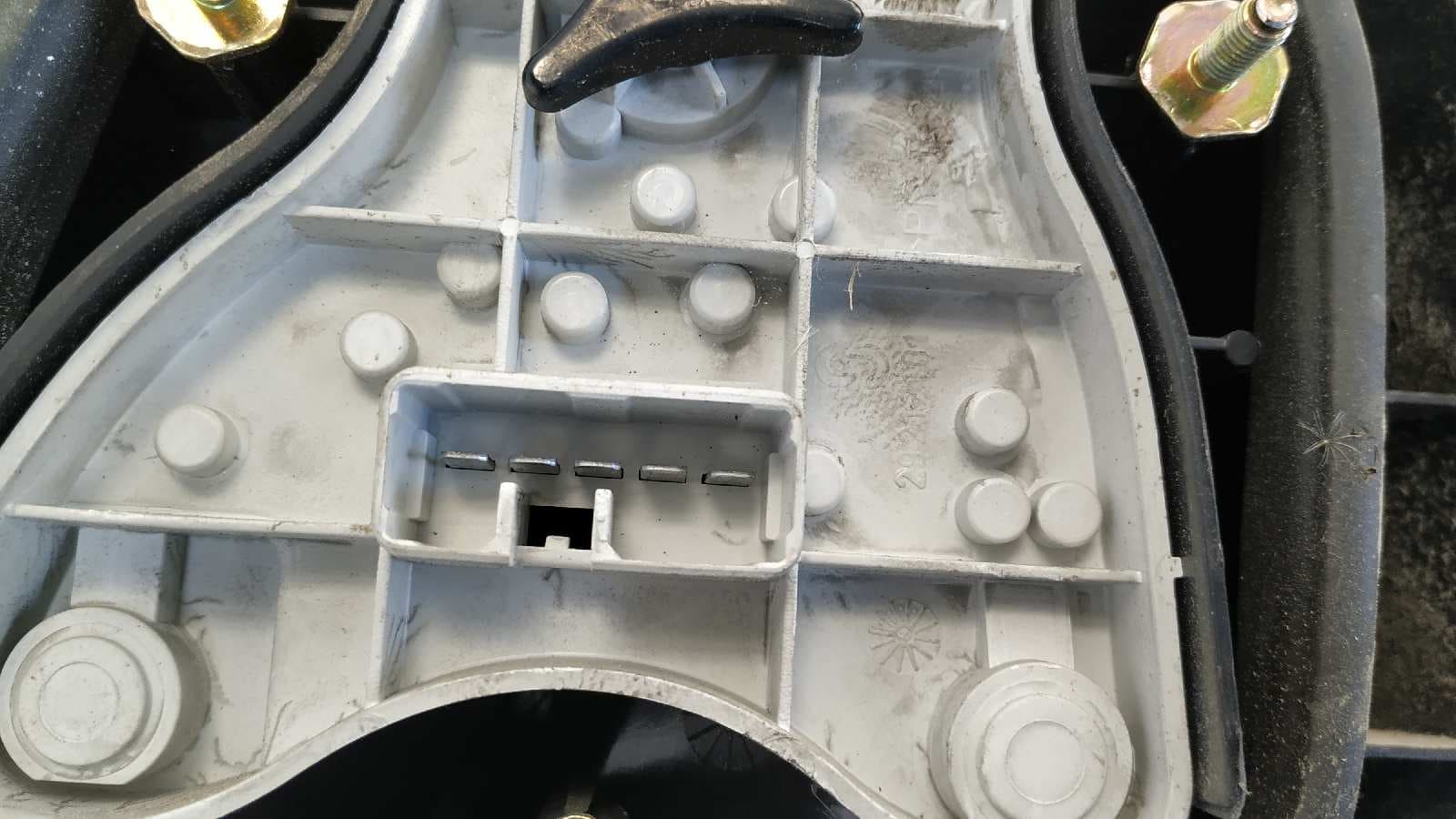 Recambio de PILOTO TRASERO IZQUIERDO para MITSUBISHI CARISMA BERLINA 4 (DA0) referencia OEM IAM 29210102 3