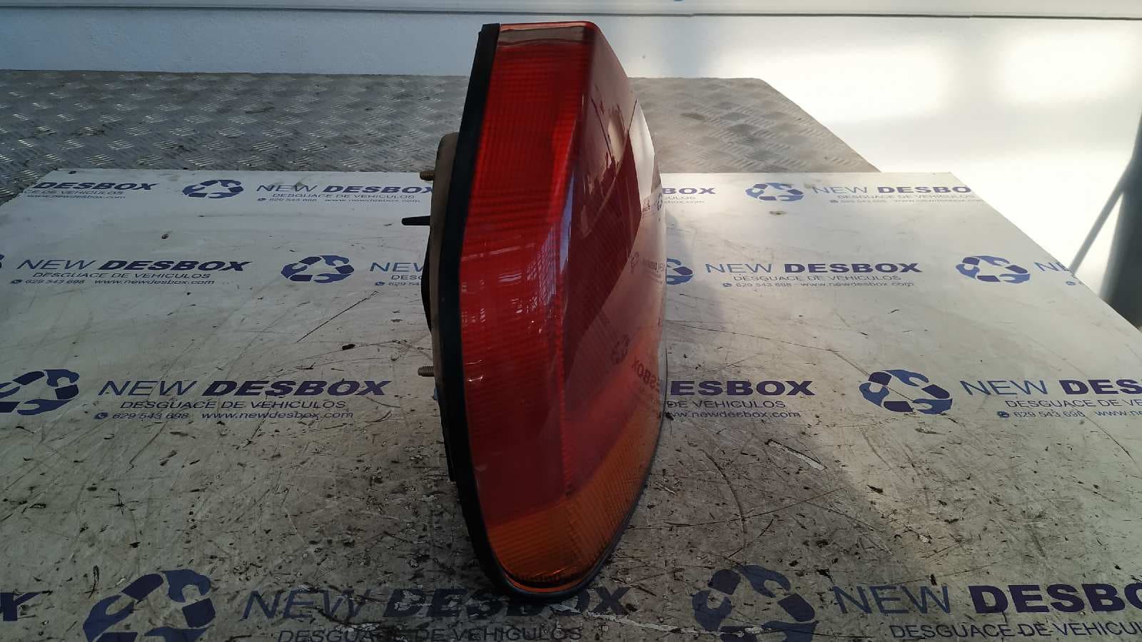 Recambio de PILOTO TRASERO IZQUIERDO para MITSUBISHI CARISMA BERLINA 4 (DA0) referencia OEM IAM 29210102 3