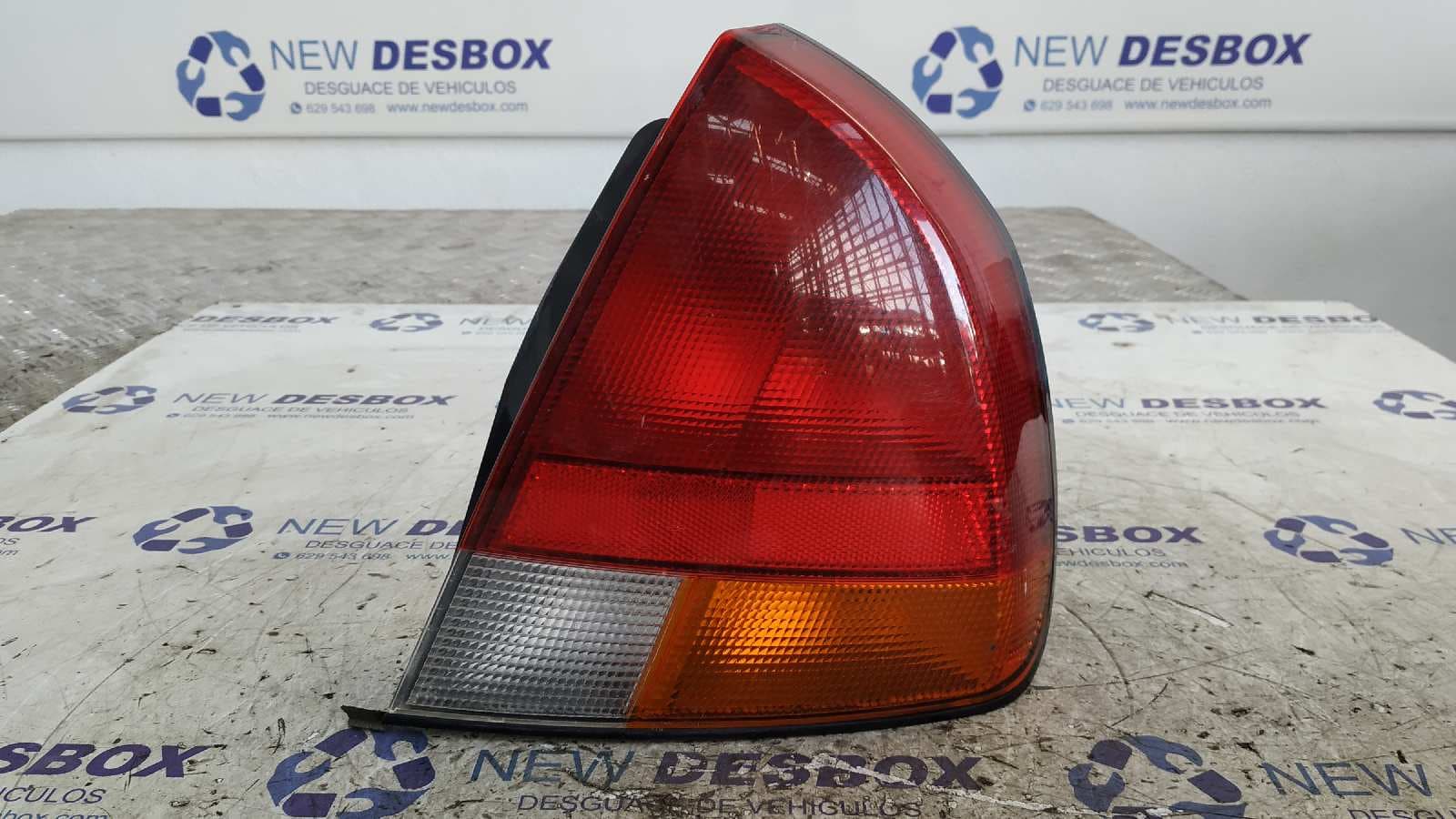 Recambio de PILOTO TRASERO DERECHO para MITSUBISHI CARISMA BERLINA 4 (DA0) referencia OEM IAM 29210202