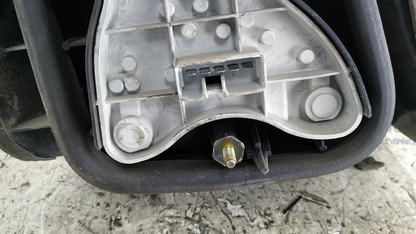 Recambio de PILOTO TRASERO DERECHO para MITSUBISHI CARISMA BERLINA 4 (DA0) referencia OEM IAM 29210202 2