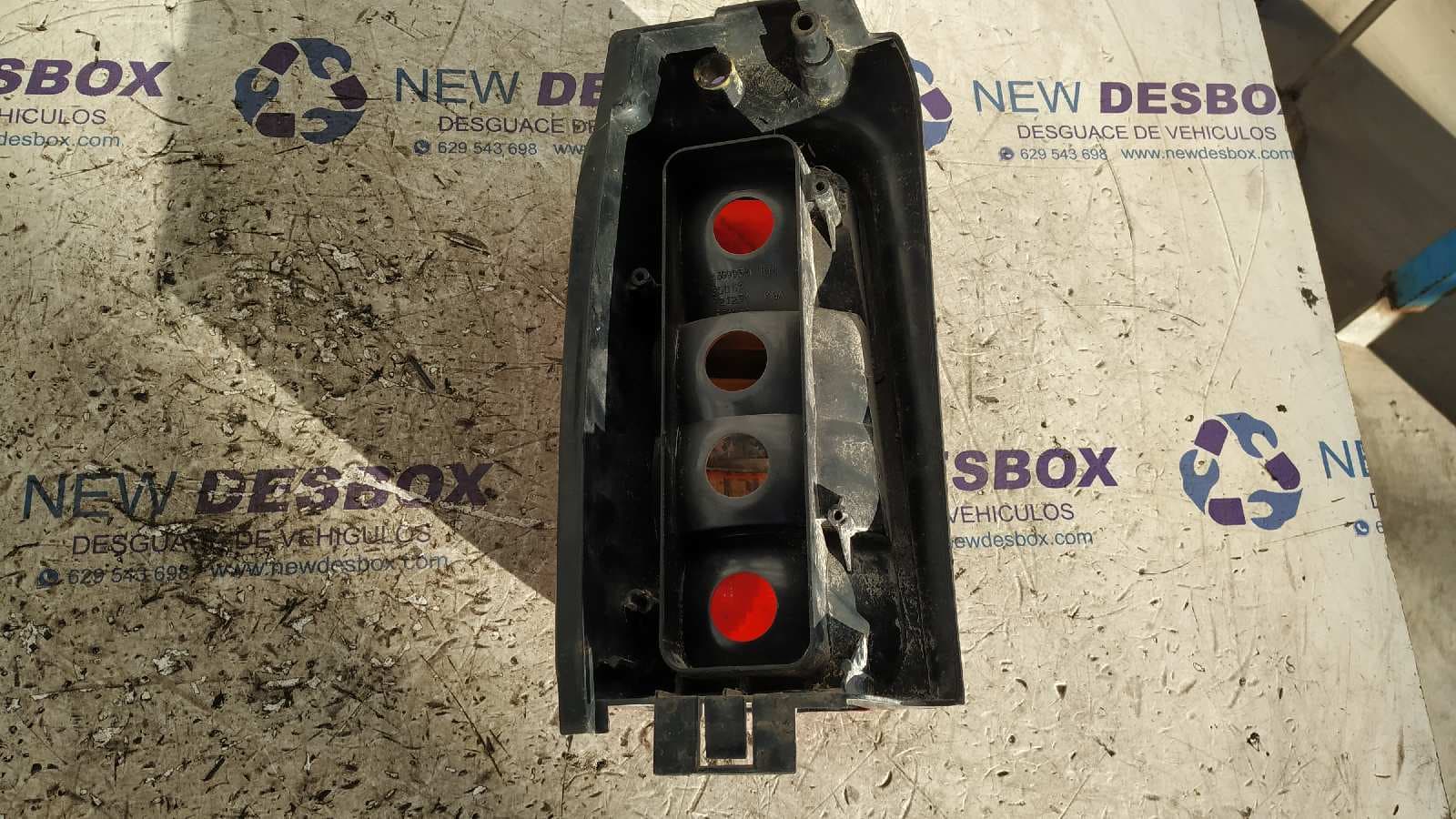 Recambio de PILOTO TRASERO DERECHO para CHRYSLER VOYAGER (ES) referencia OEM IAM 4399950 3