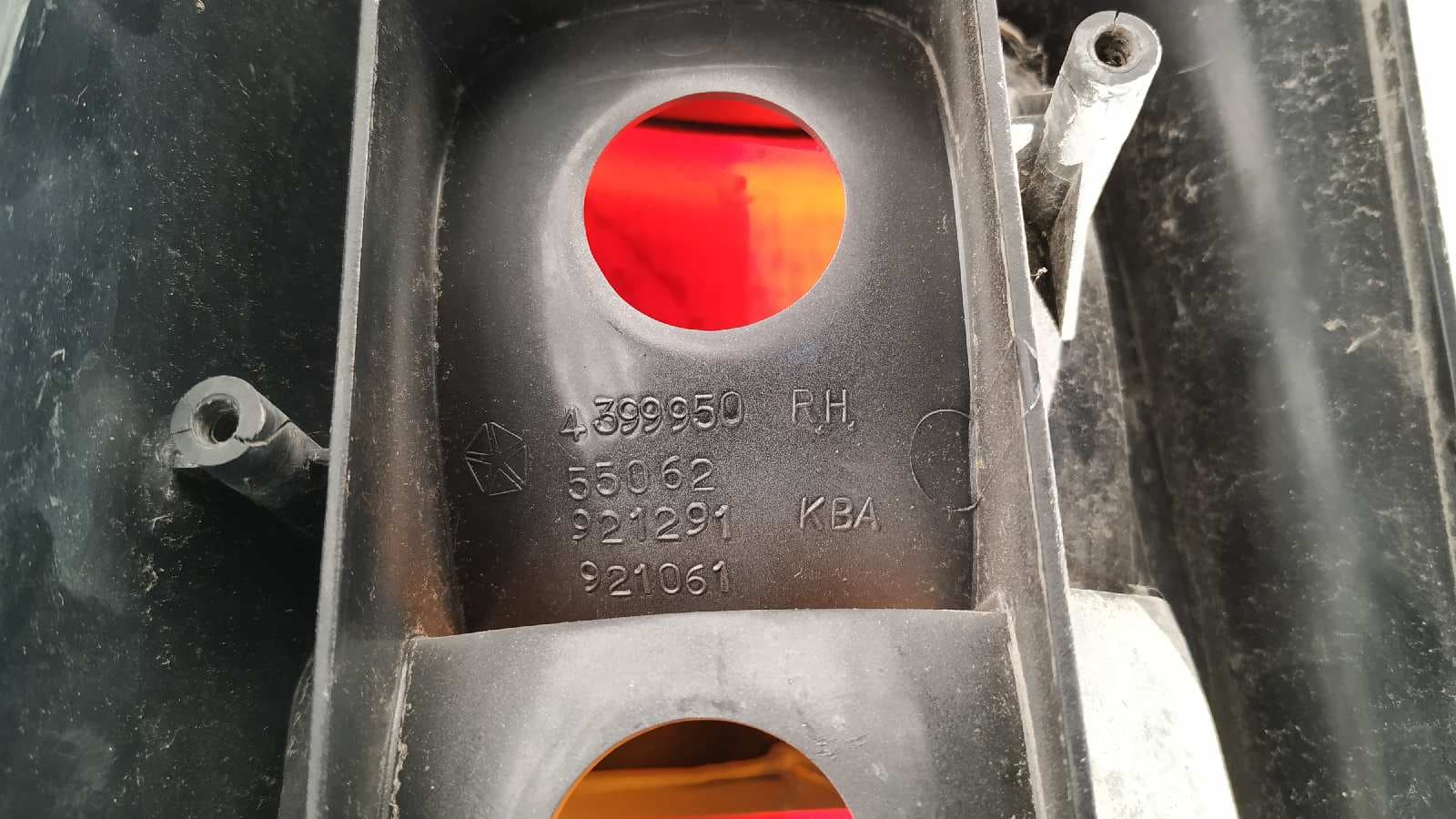 Recambio de PILOTO TRASERO DERECHO para CHRYSLER VOYAGER (ES) referencia OEM IAM 4399950 2