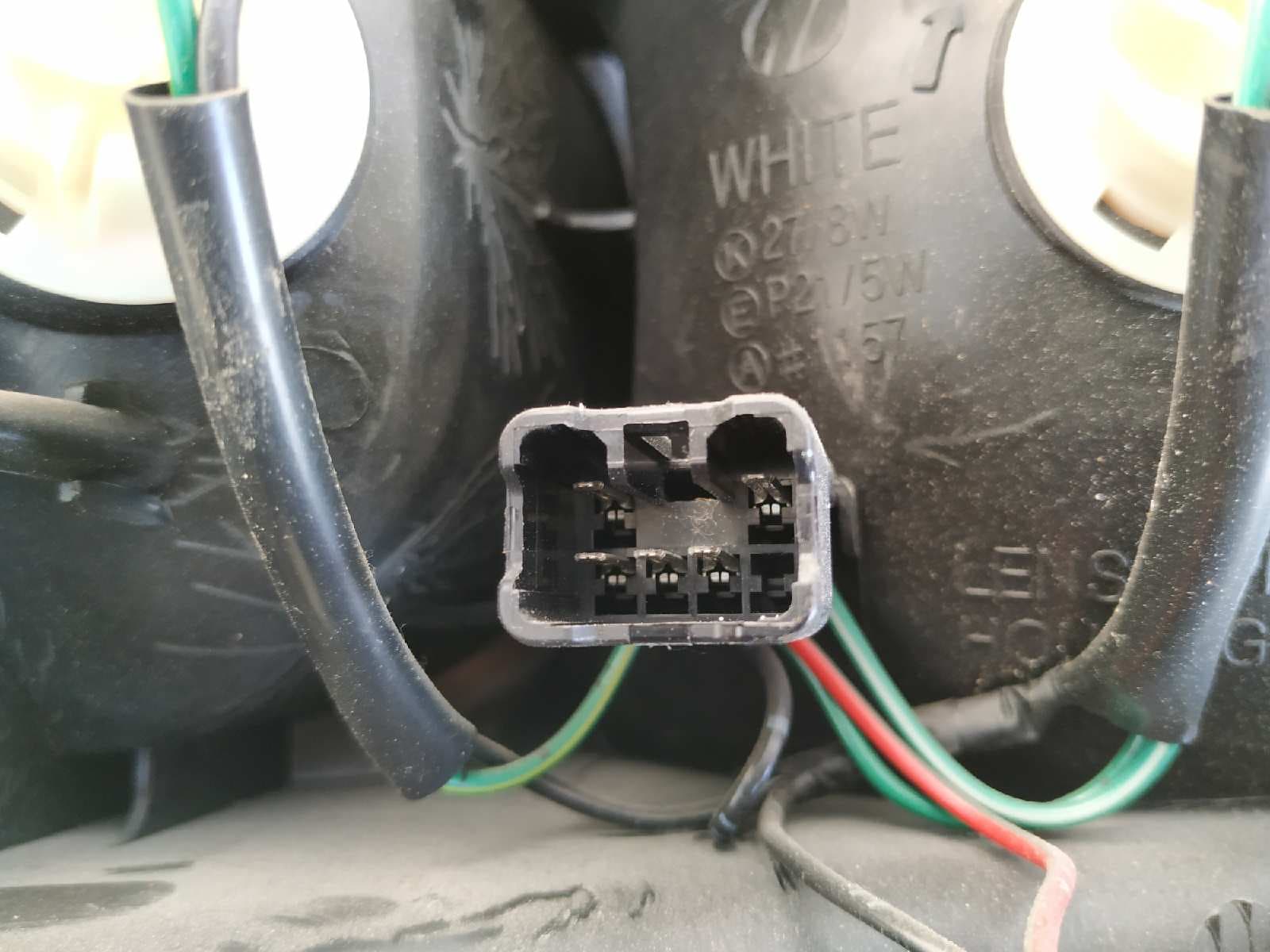 Recambio de PILOTO TRASERO DERECHO para HYUNDAI ACCENT (X3) 1.5 GS G4EK referencia OEM IAM    - GRIS 2