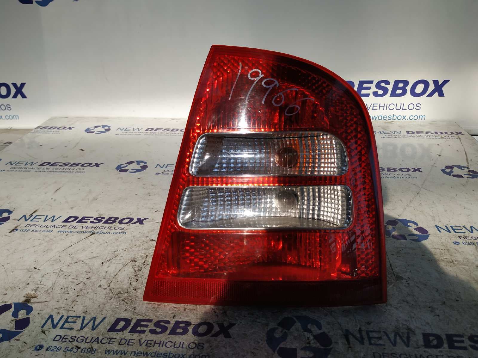 Recambio de PILOTO TRASERO DERECHO para SKODA OCTAVIA BERLINA (1U2) Ambiente BFQ referencia OEM IAM 1U6945258   - AZUL