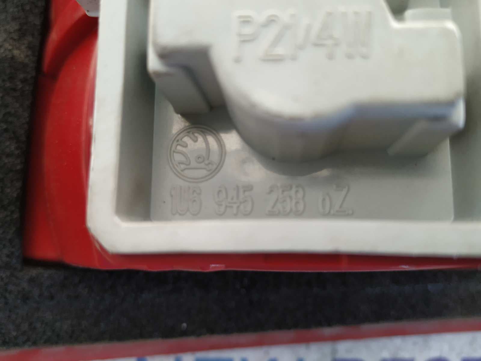 Recambio de PILOTO TRASERO DERECHO para SKODA OCTAVIA BERLINA (1U2) Ambiente BFQ referencia OEM IAM 1U6945258   - AZUL 3