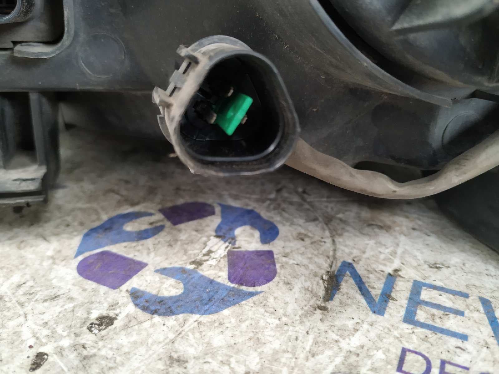 Recambio de FARO DERECHO para HYUNDAI H1 2.5 CRDi CAT D4CB referencia OEM IAM    - BLANCO 4