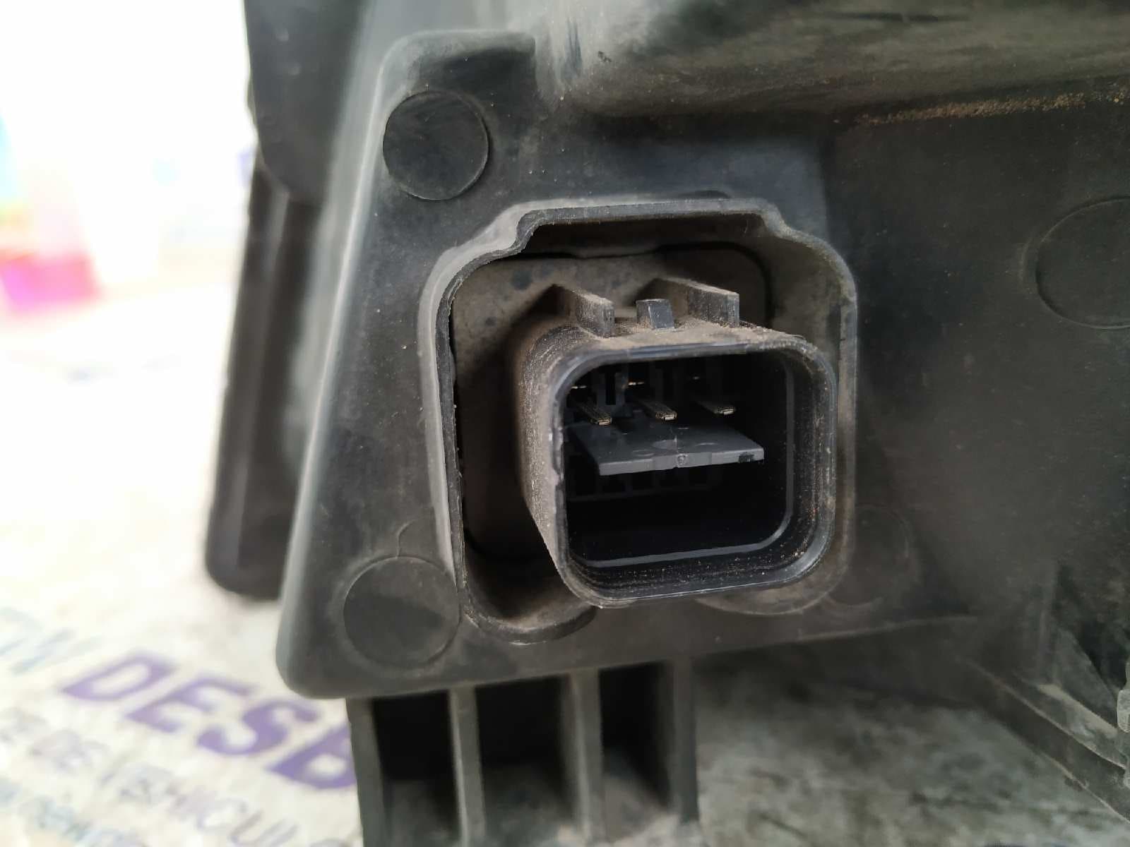 Recambio de FARO DERECHO para HYUNDAI H1 2.5 CRDi CAT D4CB referencia OEM IAM    - BLANCO 2