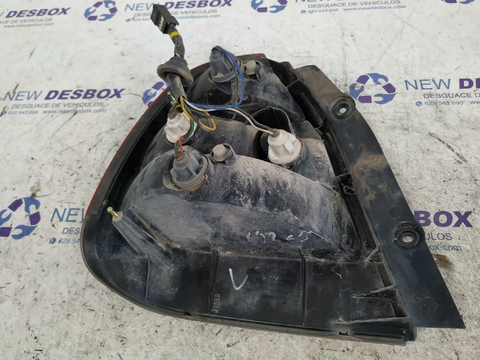 Recambio de PILOTO TRASERO DERECHO para DAEWOO NUBIRA BERLINA A16DMS referencia OEM IAM J15RR   - GRIS PLATA 2