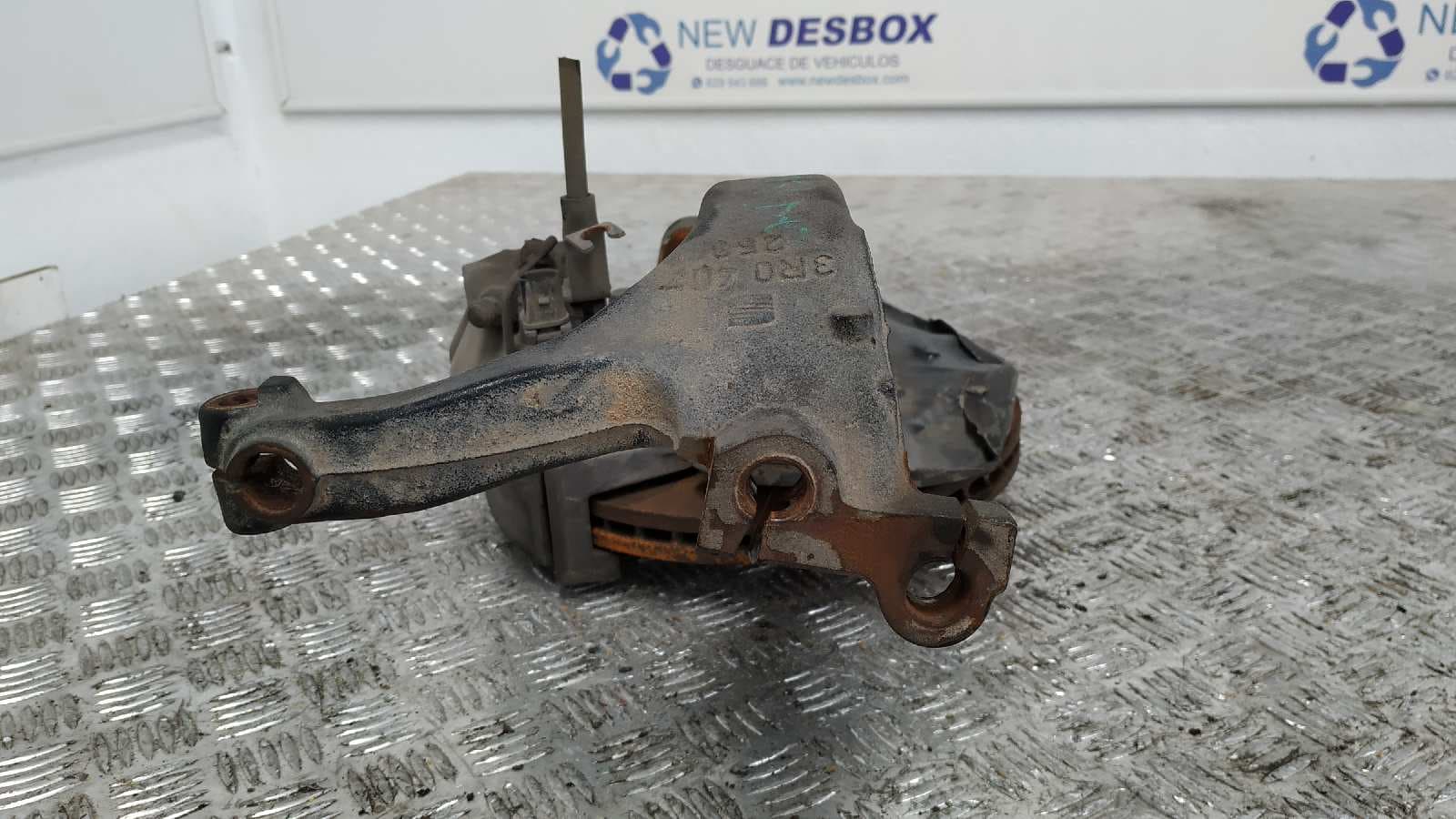 Recambio de MANGUETA DELANTERA DERECHA para SEAT EXEO ST (3R5)(2009>) CAGA referencia OEM IAM 3R0407258   - NEGRO 4