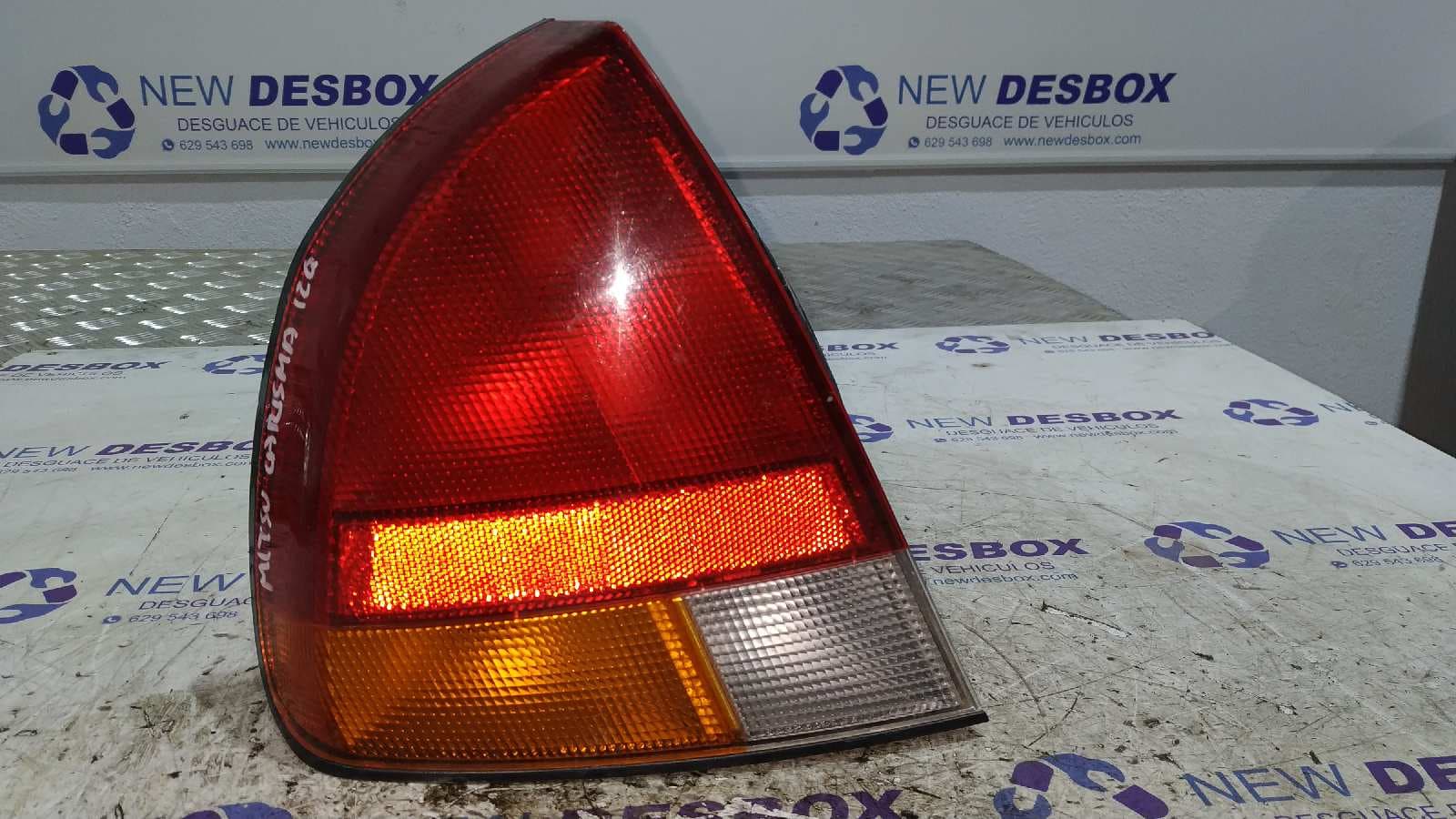Recambio de PILOTO TRASERO IZQUIERDO para MITSUBISHI CARISMA BERLINA 4 (DA0) referencia OEM IAM 29210102