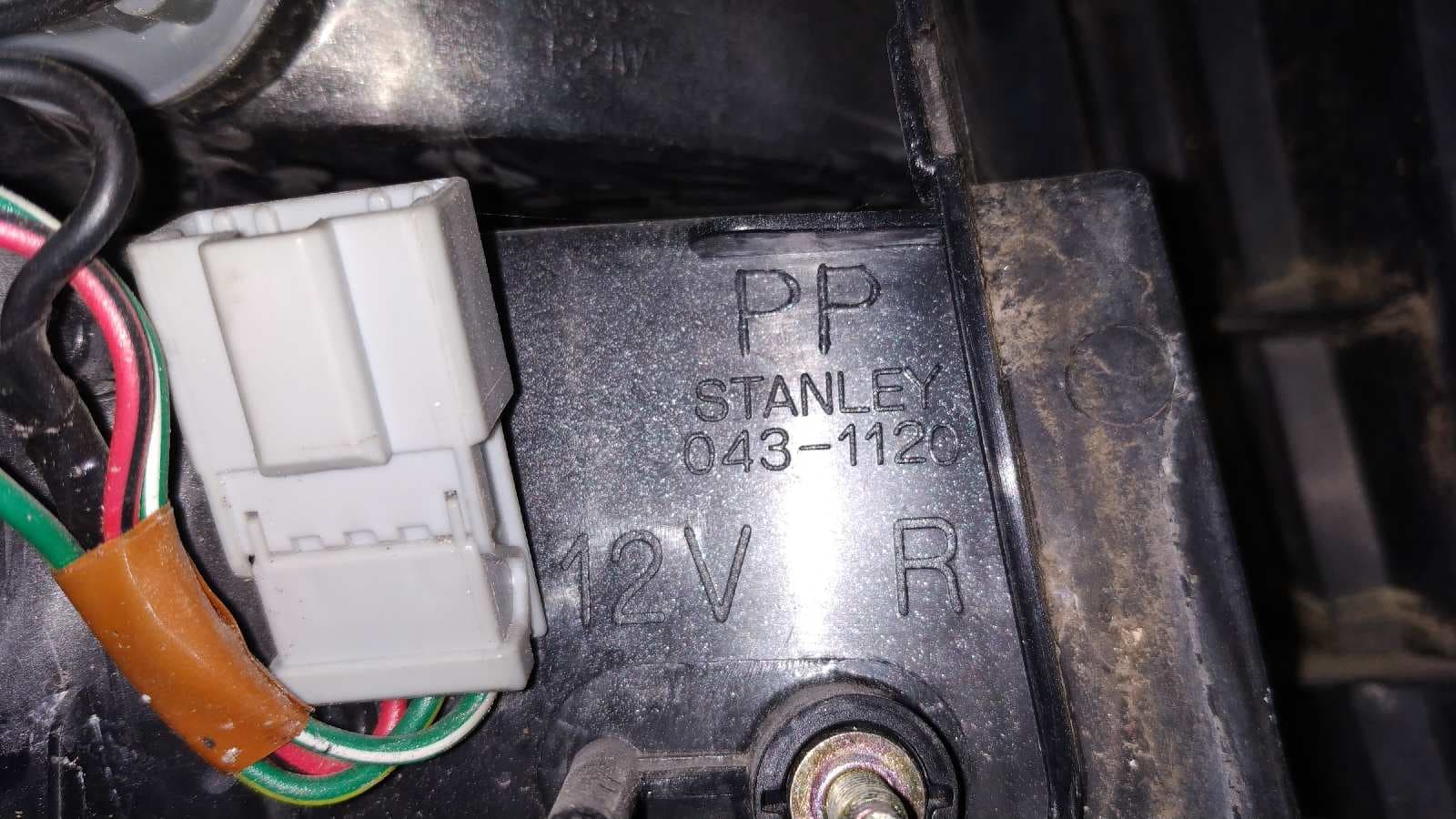 Recambio de PILOTO TRASERO DERECHO para HONDA CIVIC BERLINA (EG/EH) referencia OEM IAM 0431120 2