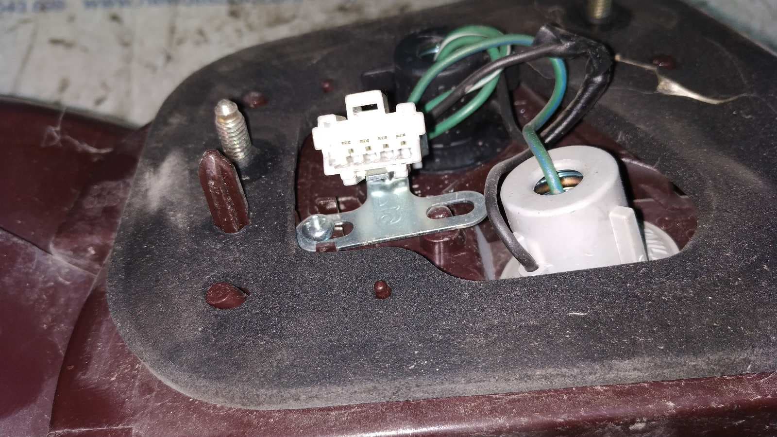Recambio de PILOTO TRASERO DERECHO para MITSUBISHI GALANT BERLINA (E50) referencia OEM IAM 0431612 5