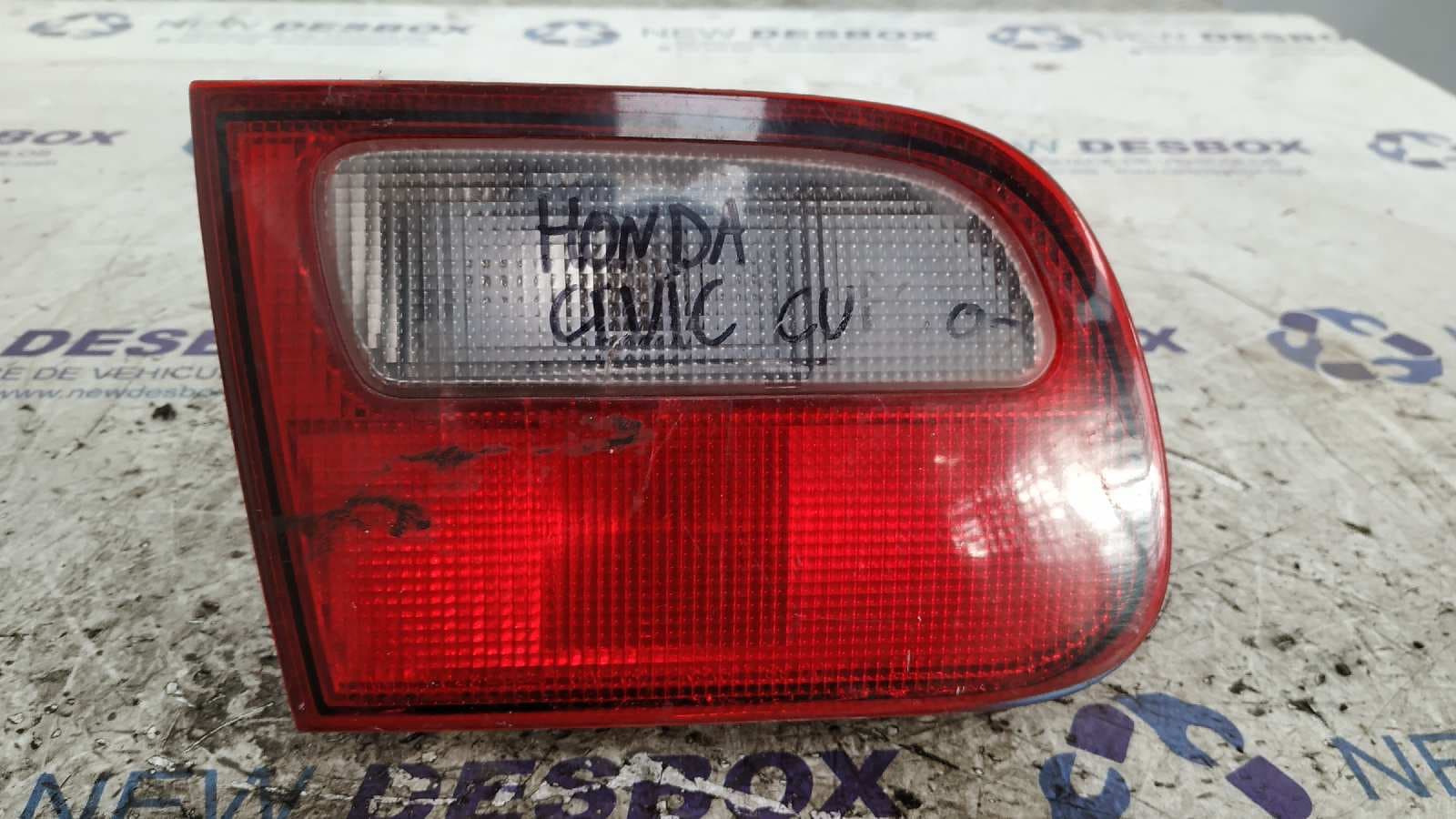 Recambio de PILOTO PORTON IZQUIERDO para HONDA CIVIC BERLINA (EG/EH) referencia OEM IAM 0431124L
