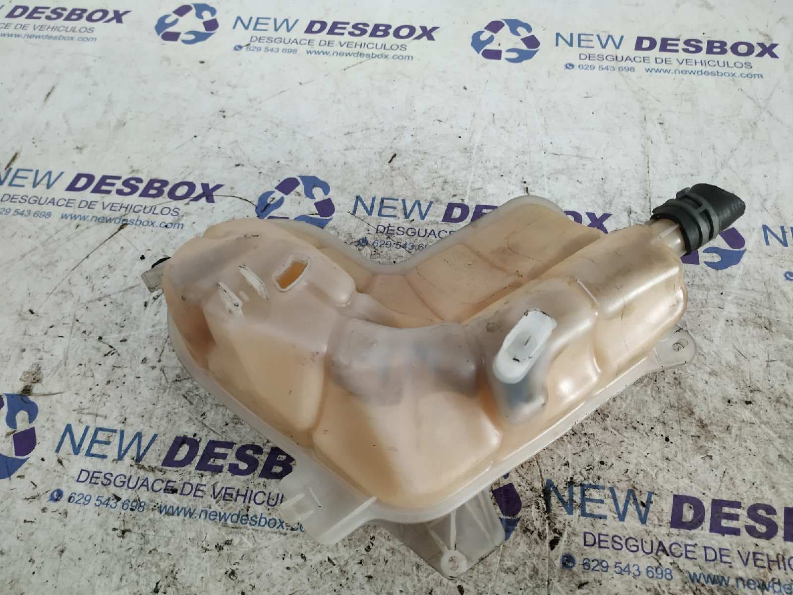Recambio de DEPOSITO EXPANSION para SEAT EXEO ST (3R5)(2009>) 2.0 TDI CAGA referencia OEM IAM 8E0121403A   - NEGRO 4