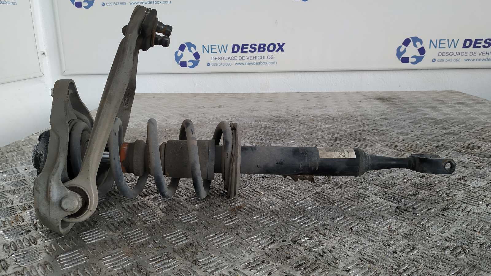 Recambio de AMORTIGUADOR DELANTERO IZQUIERDO para SEAT EXEO ST (3R5)(2009>) 2.0 TDI CAGA referencia OEM IAM 3R0413031   - NEGRO
