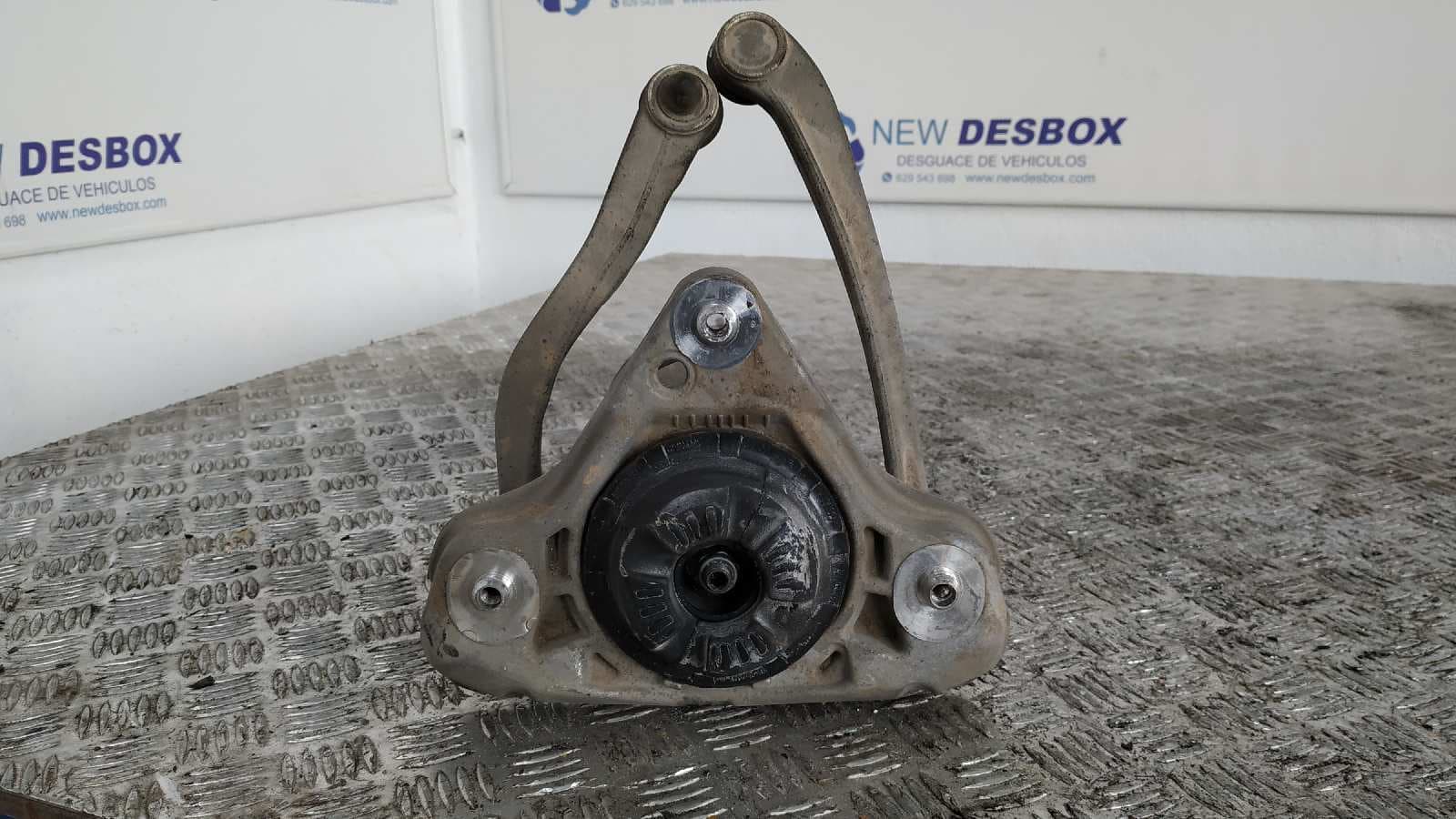 Recambio de AMORTIGUADOR DELANTERO IZQUIERDO para SEAT EXEO ST (3R5)(2009>) 2.0 TDI CAGA referencia OEM IAM 3R0413031   - NEGRO 3