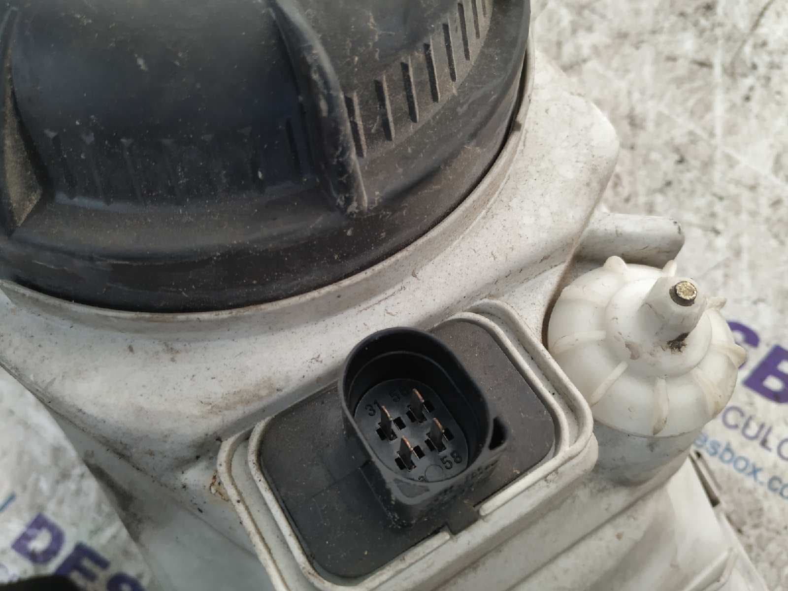 Recambio de FARO IZQUIERDO para VOLKSWAGEN VENTO (1H2) CL 1Y referencia OEM IAM 13905300L   - BLANCO 2