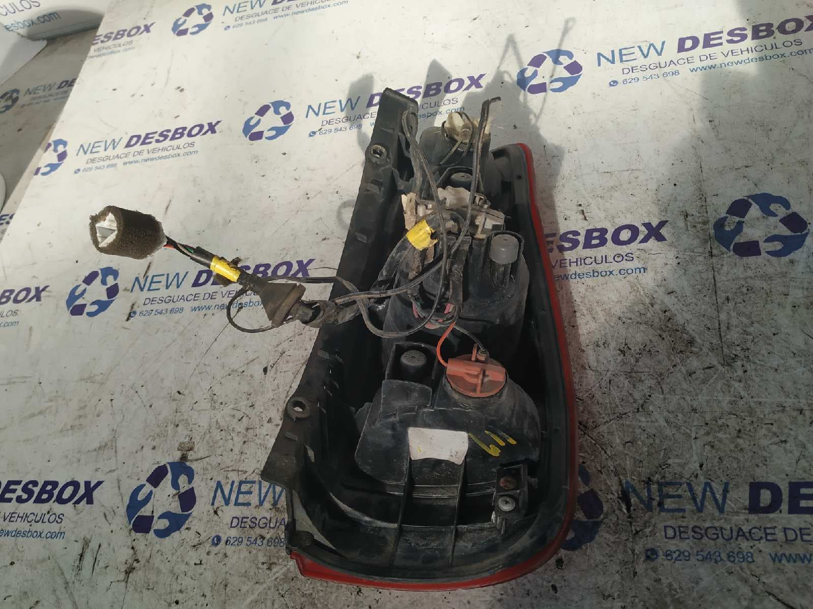 Recambio de PILOTO TRASERO IZQUIERDO para HYUNDAI MATRIX (FC) 1.6 GLS G4EDG referencia OEM IAM 11210A   - GRIS 4