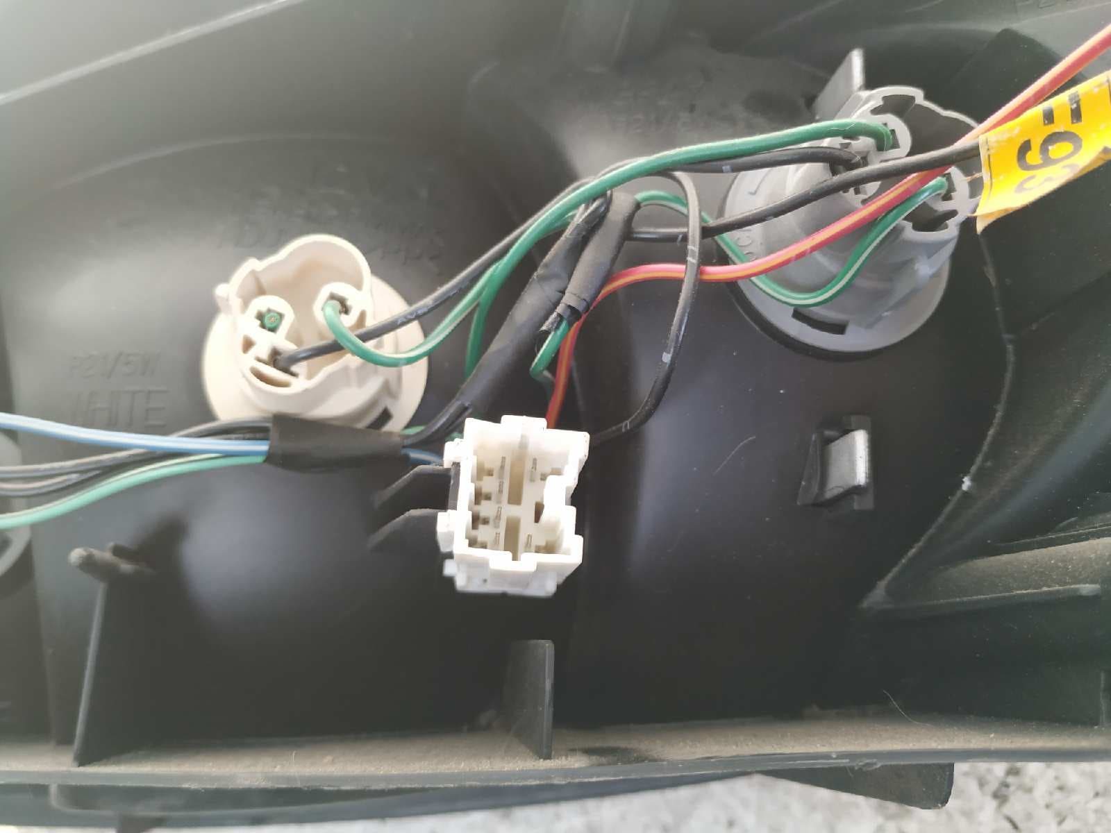 Recambio de PILOTO TRASERO IZQUIERDO para HYUNDAI LANTRA BERLINA (RD) 1.6 GL G4GR referencia OEM IAM 90212   - BLANCO 4