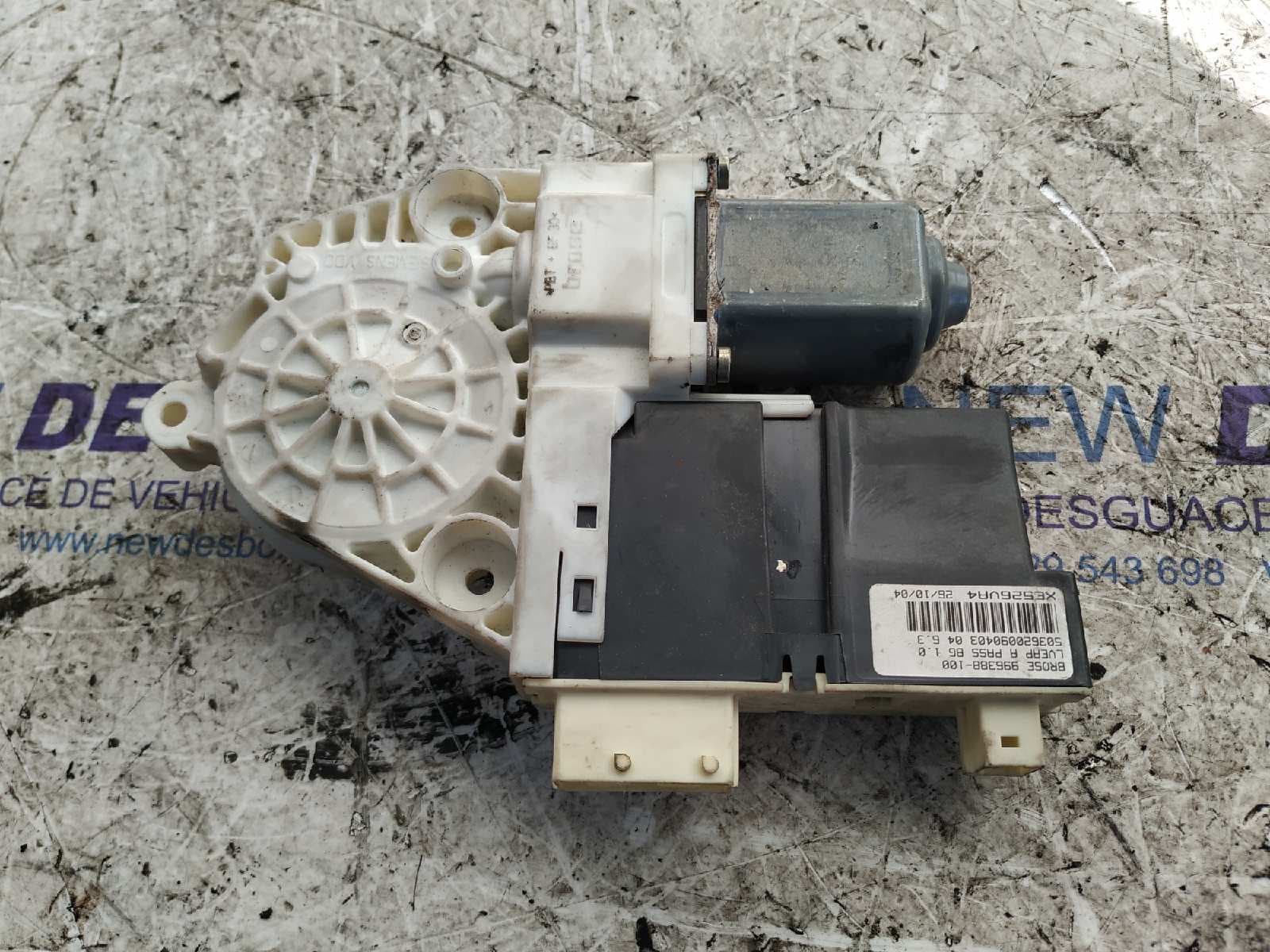 Recambio de MOTOR ELEVALUNAS DELANTERO DERECHO para CITROEN C4 BERLINA referencia OEM IAM 996388100   - GRIS 4