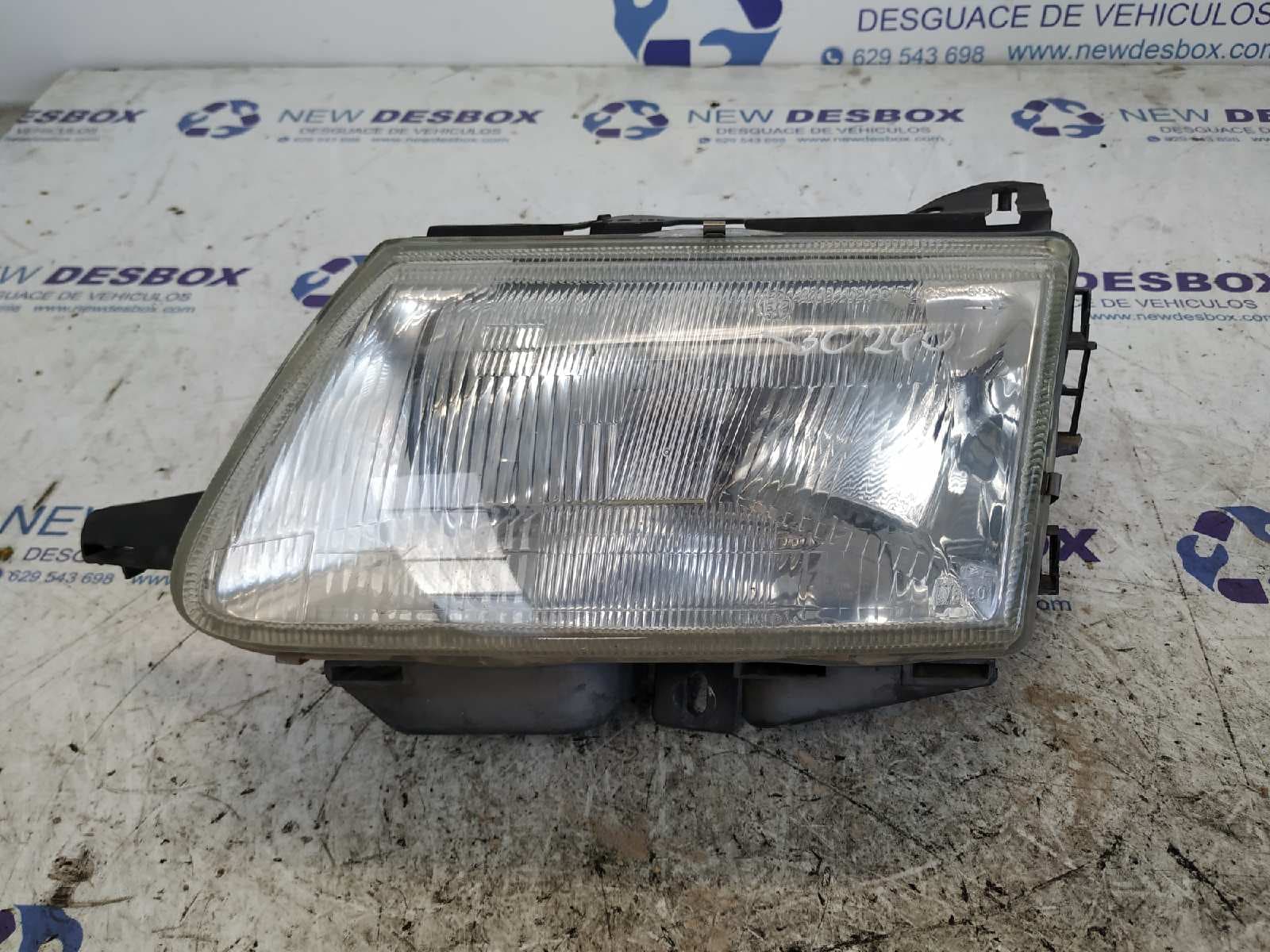 Recambio de FARO IZQUIERDO para CITROEN SAXO 1.5 D X VJZTUD5 referencia OEM IAM 89001970 - BLANCO