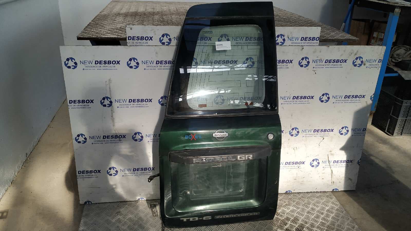 Recambio de PORTON TRASERO IZQUIERDO para NISSAN PATROL GR (Y61) referencia OEM IAM