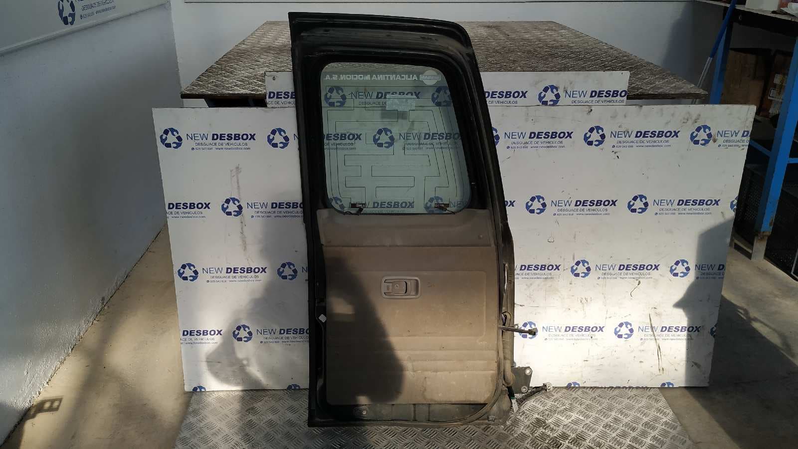 Recambio de PORTON TRASERO IZQUIERDO para NISSAN PATROL GR (Y61) referencia OEM IAM 8