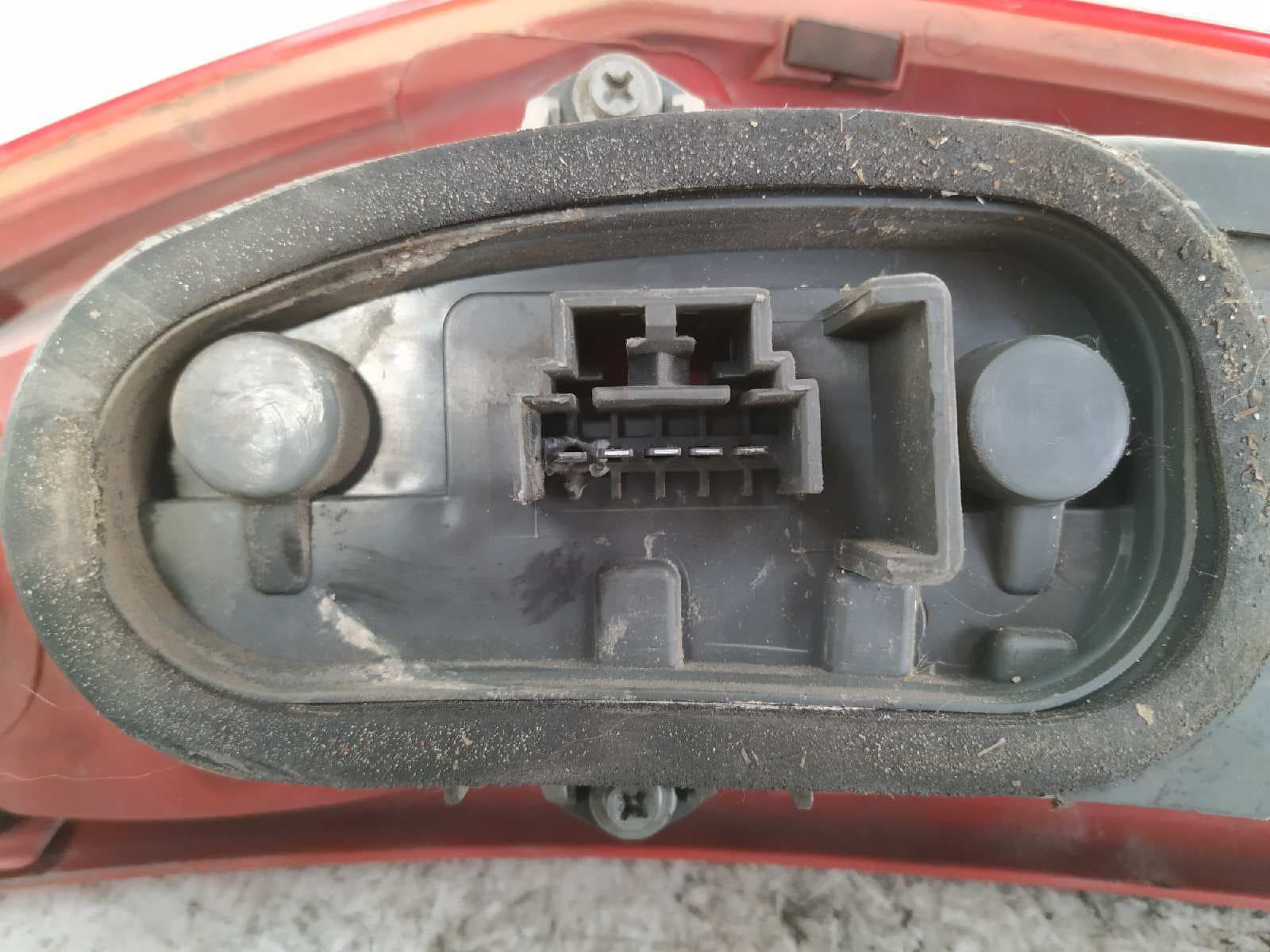 Recambio de PILOTO TRASERO DERECHO para FIAT GRANDE PUNTO (199) * 188A3000 referencia OEM IAM 286202   - BLANCO 2